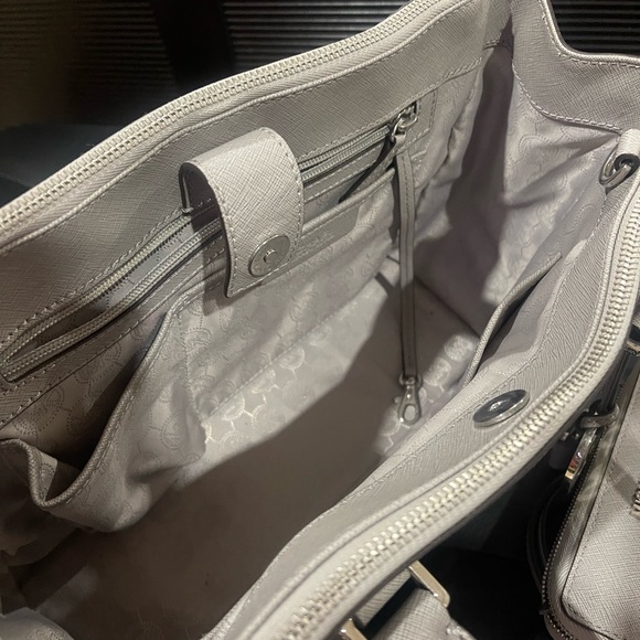 EUC - MICHAEL KORS  Selma Medium Top Zip Satchel - Pearl Grey - Picture 5 of 5